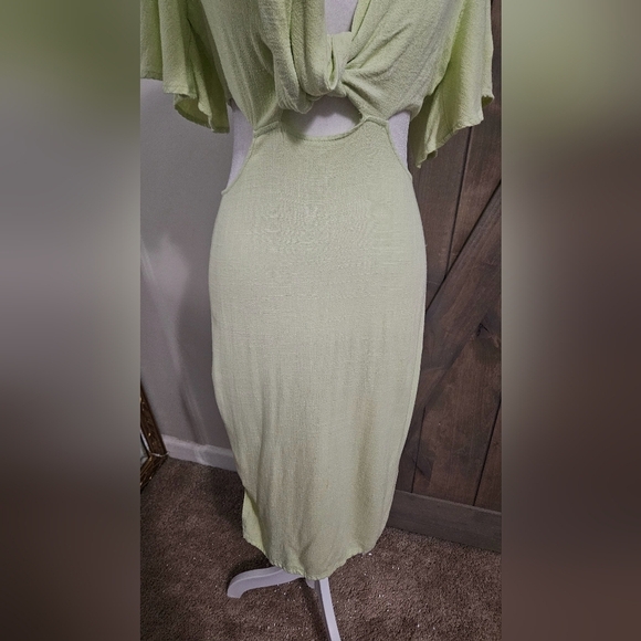 LULU'S Summer Journey Light Green Tie-Front Cutout Midi Dress. Size Small - Picture 7 of 16